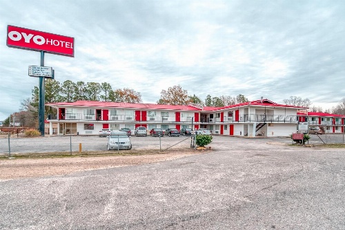 OYO Hotel Fayetteville S Eastern Blvd image 3
